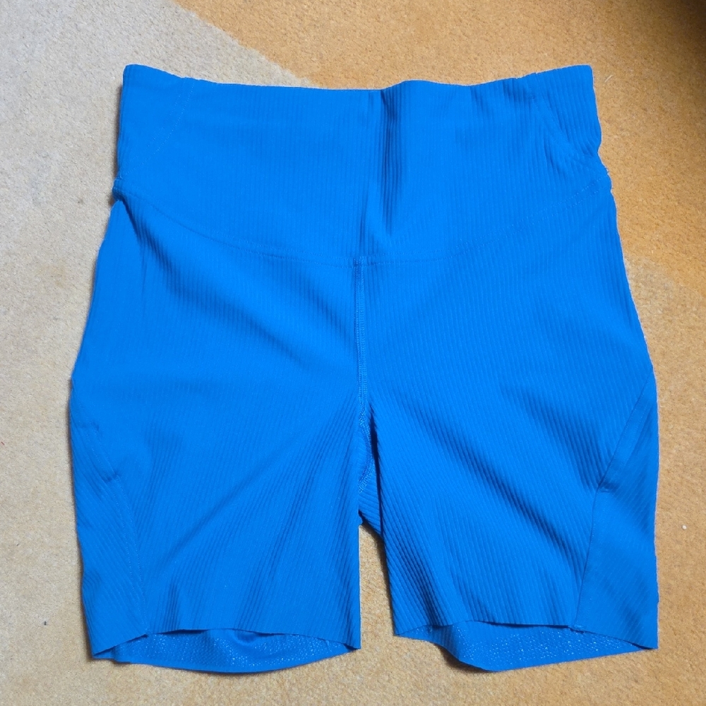 Lululemon Blue Ribbed Shorts Size 6